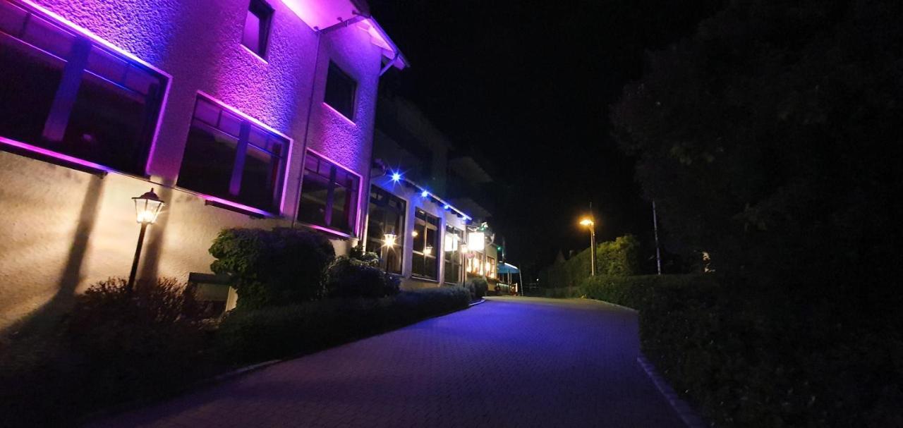 Hotel Bigger Hof - Wirtshaus Platzhirsch Am Jahnplatz オルスベルク エクステリア 写真