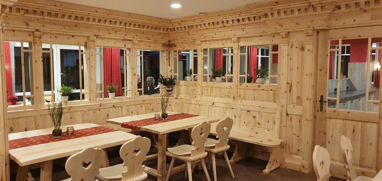 Hotel Bigger Hof - Wirtshaus Platzhirsch Am Jahnplatz オルスベルク エクステリア 写真