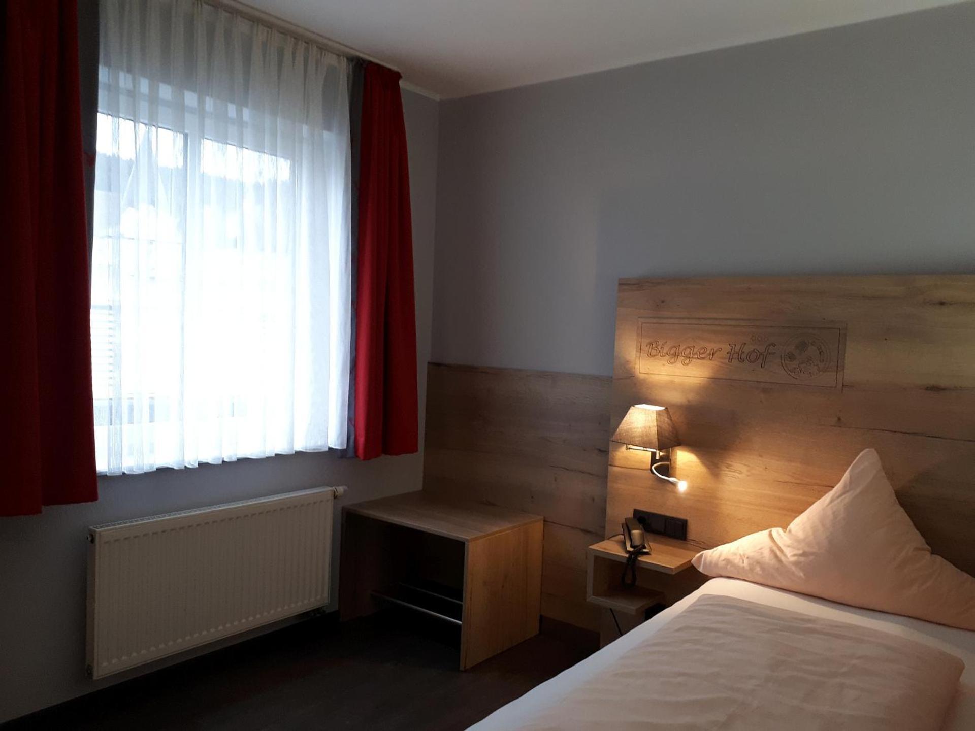 Hotel Bigger Hof - Wirtshaus Platzhirsch Am Jahnplatz オルスベルク エクステリア 写真