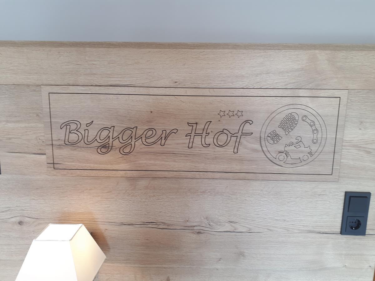 Hotel Bigger Hof - Wirtshaus Platzhirsch Am Jahnplatz オルスベルク エクステリア 写真