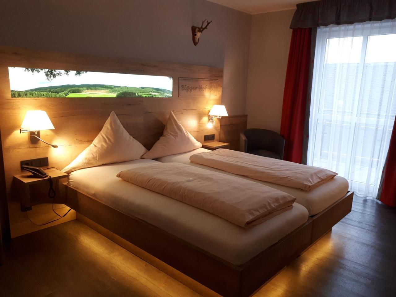 Hotel Bigger Hof - Wirtshaus Platzhirsch Am Jahnplatz オルスベルク エクステリア 写真