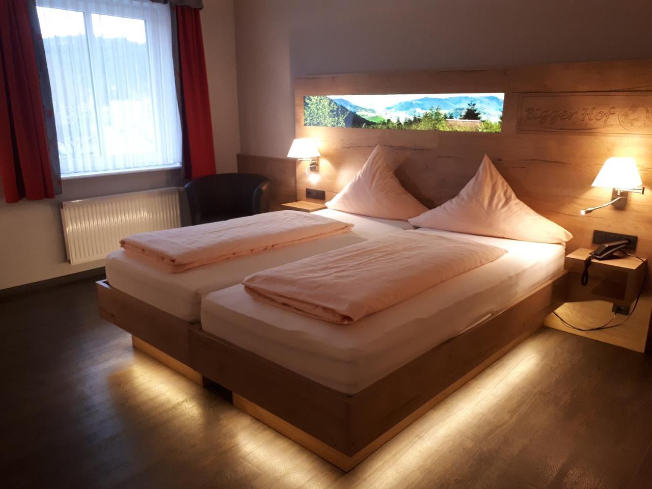 Hotel Bigger Hof - Wirtshaus Platzhirsch Am Jahnplatz オルスベルク エクステリア 写真